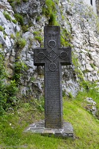 Mystisches Kreuz bei der Dracula-Burg Bran in Transsylvanien