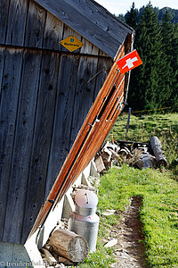 Fähnchen, Milchkanne, Schuppen... Schweiz!