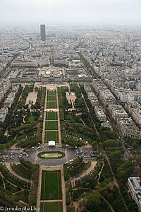 Sicht über den Champ de Mars bis nach Montparnasse