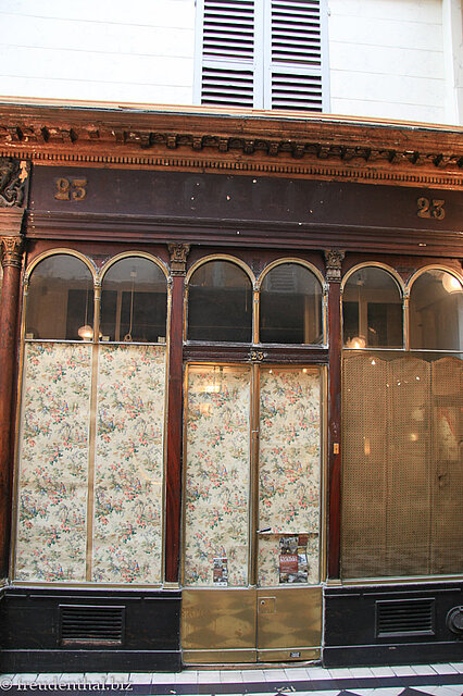 geschlossene Boutique in der Galerie Vero-Dodat