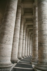 Säulengang um den Petersplatz im Vatikan