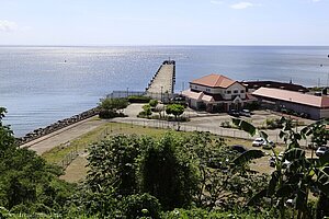 Blick vom Fort St. Georges zum Hafen der Kreuzfahrtschiffe