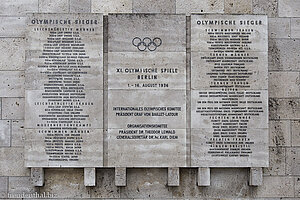 Tafel mit den olympischen Siegern von 1936