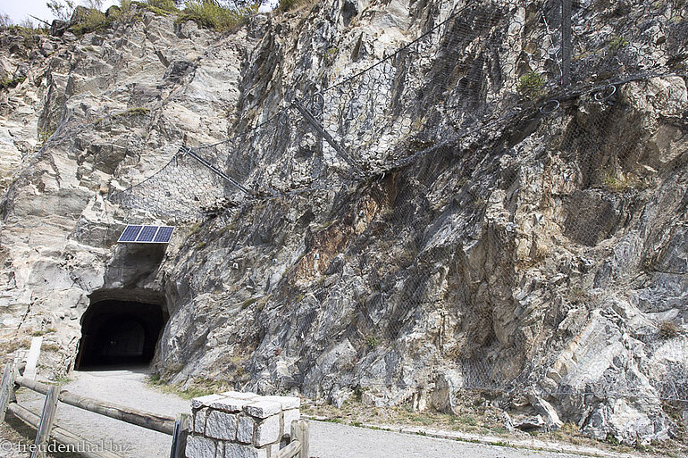 Tunnel auf dem Panoramaweg Camino les Pardines
