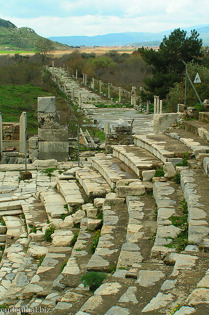 Theater und Hafenstrasse von Ephesos