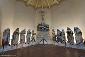die Statuen der Chapelle Saint Jacques bei Monestiés
