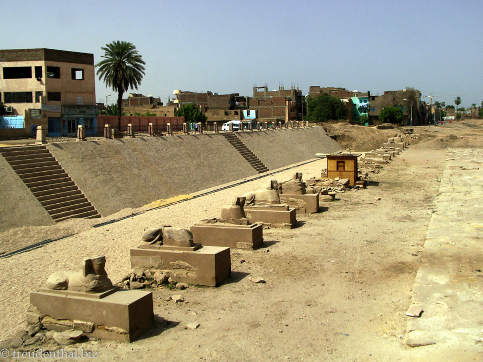 Ausgrabung der Sphinx-Allee in Luxor, Ägypten