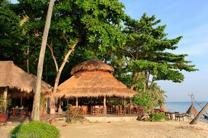 Blick zum Restaurant vom Thapwarin Resort auf Ko Ngai