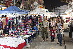 auf dem Nachtmarkt von Chiang Rai