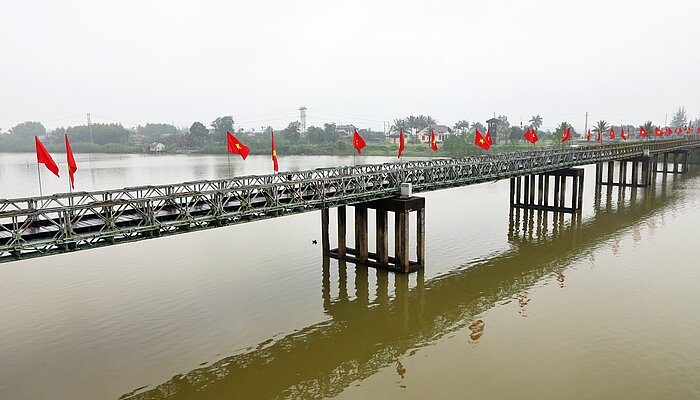 Hien-Luong-Brücke (Cầu Hiền Lương) über den Bến Hải‑Fluss