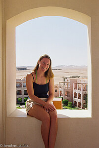 Anne auf dem Aussichtsturm des Iberotel Makadi Beach