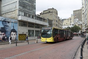 der TransMileno, vom Metrobus-System Bogotas