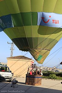 Heißluftballon kurz vorm Abheben