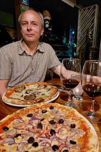 Lars in der Pizzeria Vagabondo in La Fortuna