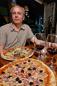 Lars in der Pizzeria Vagabondo in La Fortuna