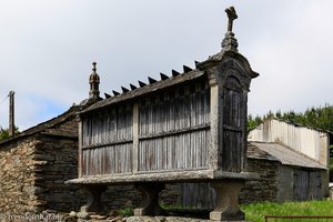 Kornspeicher aus Holz in Galicien