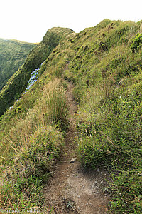 Pfad entlang der Caldeira von Faial