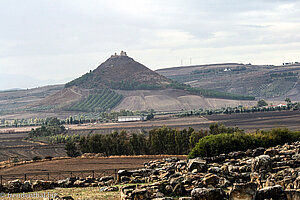 Sicht zur Nuraghe Santa Vittoria