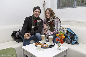 Anne und Lars in der gemütlichen ehemaligen Brückenmeisterei