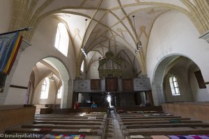 Kirchenraum von Honigberg in Harman