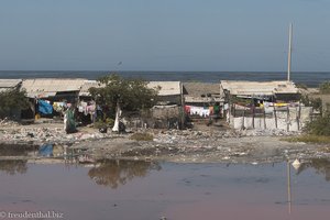Lagune, Müll und Meer - kein schönes Bild von Barranquilla