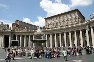 auf dem Petersplatz beim Vatikan