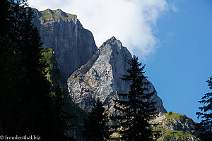 Blick hinauf zum Pilatus-Massiv