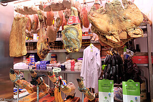 Schinkenstand im Mercado de Abastos