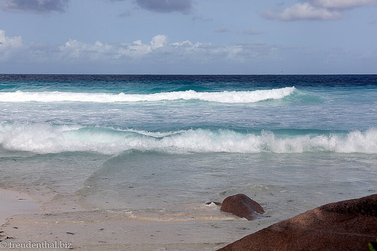 Anse Coco auf La Digue Wellen an der Anse Coco