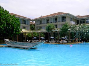 Triton - Pool-Hotel