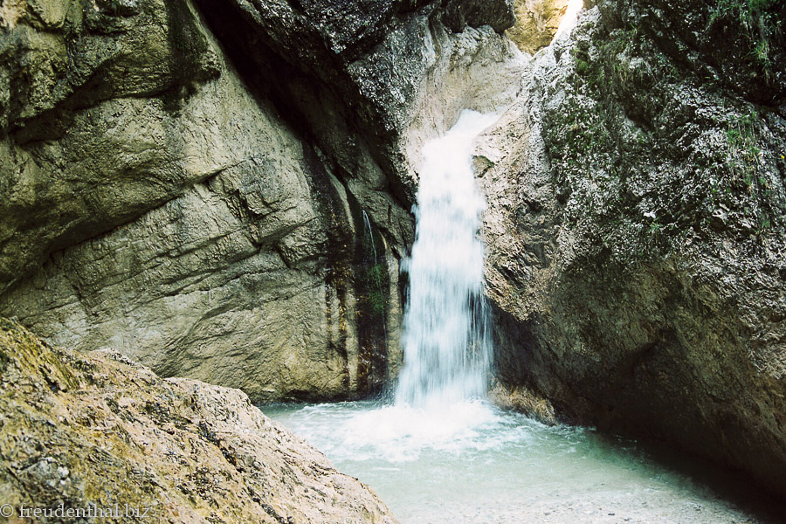 Wasserfall in der Almbachklamm im Berchtesgadener Land