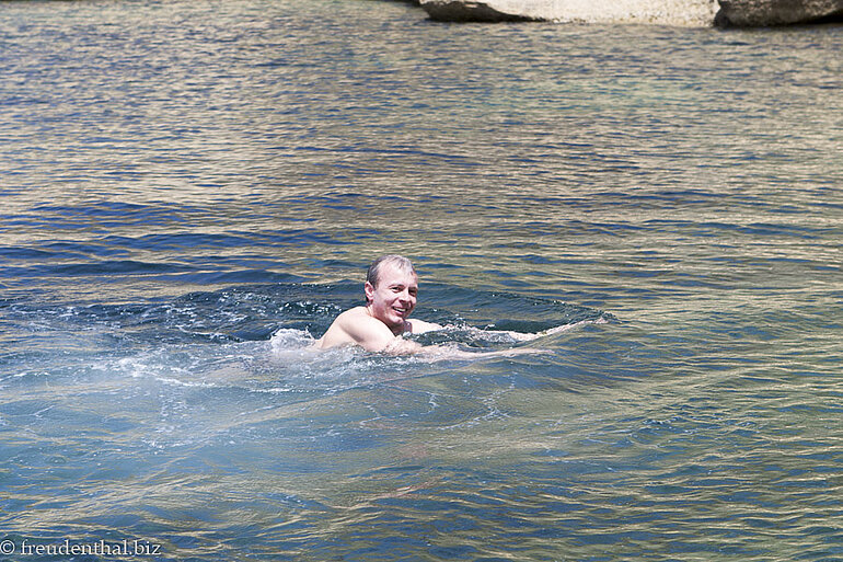 Lars nach seinem Sprung in die kalte Gnejna Bay.