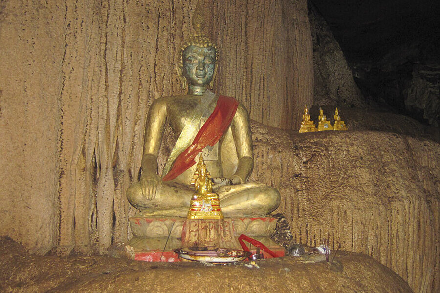 Buddha-Statue in der Tham Loub